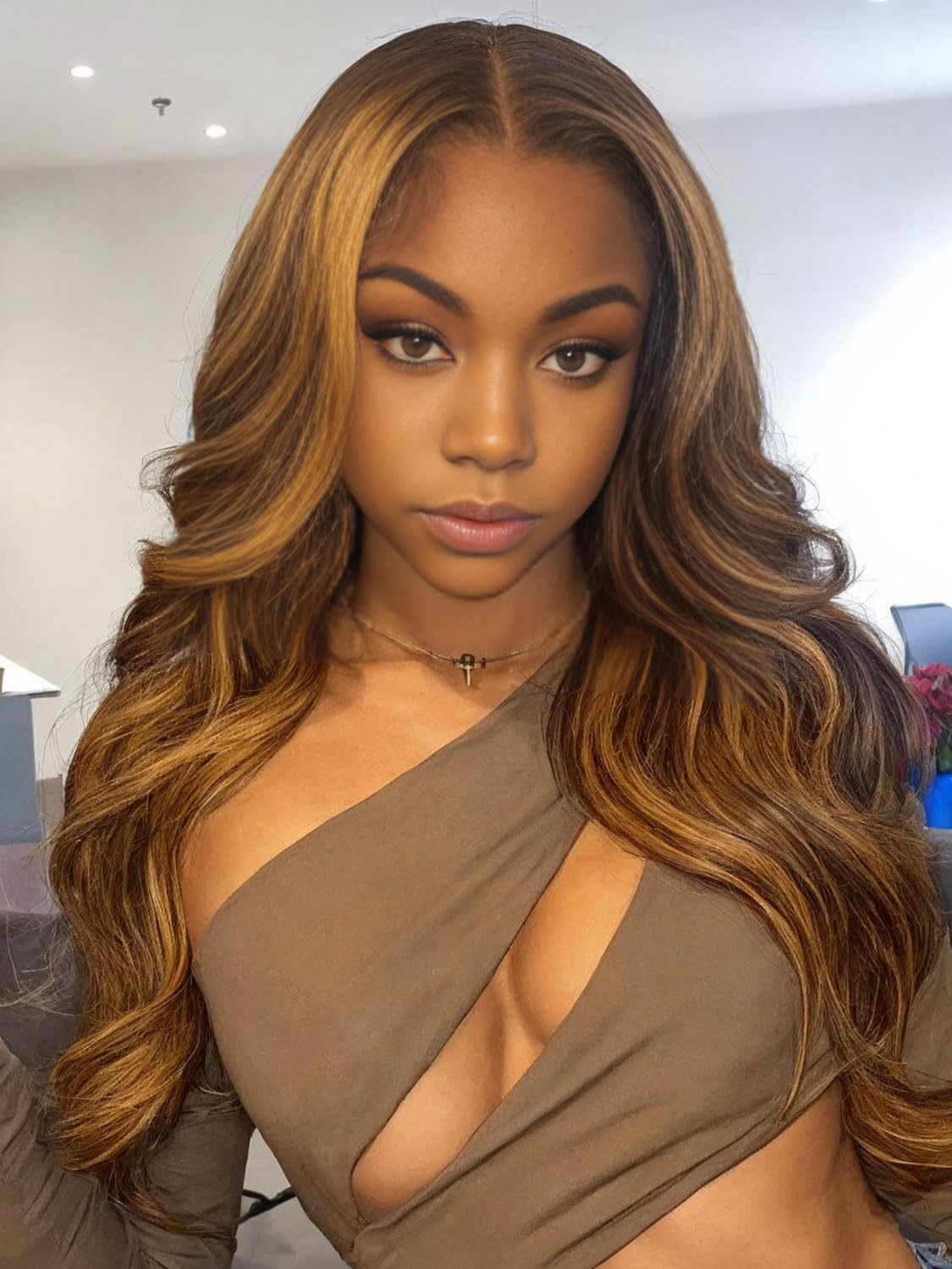 Synthetic Lace Front Wig, Honey Blonde Wig 13x6 Hd Lace Pre-Plucked Long Straight Highlights Glueless Wigs for Black Women 26 Inch Suitable for Everyday Wear